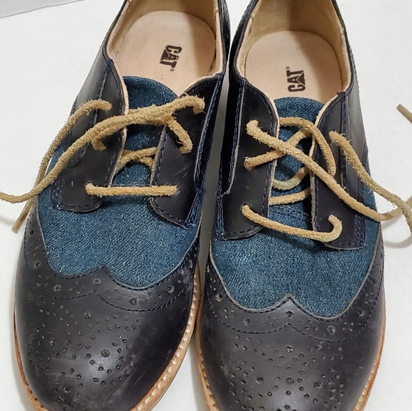 CAT Estate Blue Reegan Leather Oxford

Shoes - Picture 3 of 6